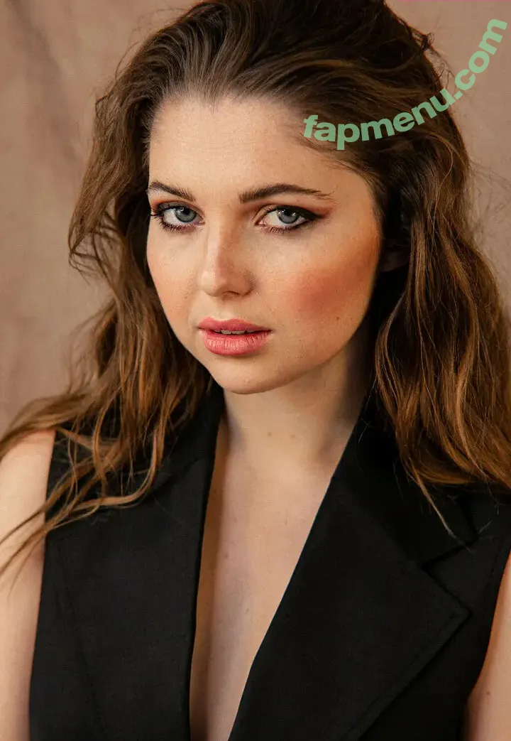 Sammi Hanratty nude photo #0594 (sammihanratty)