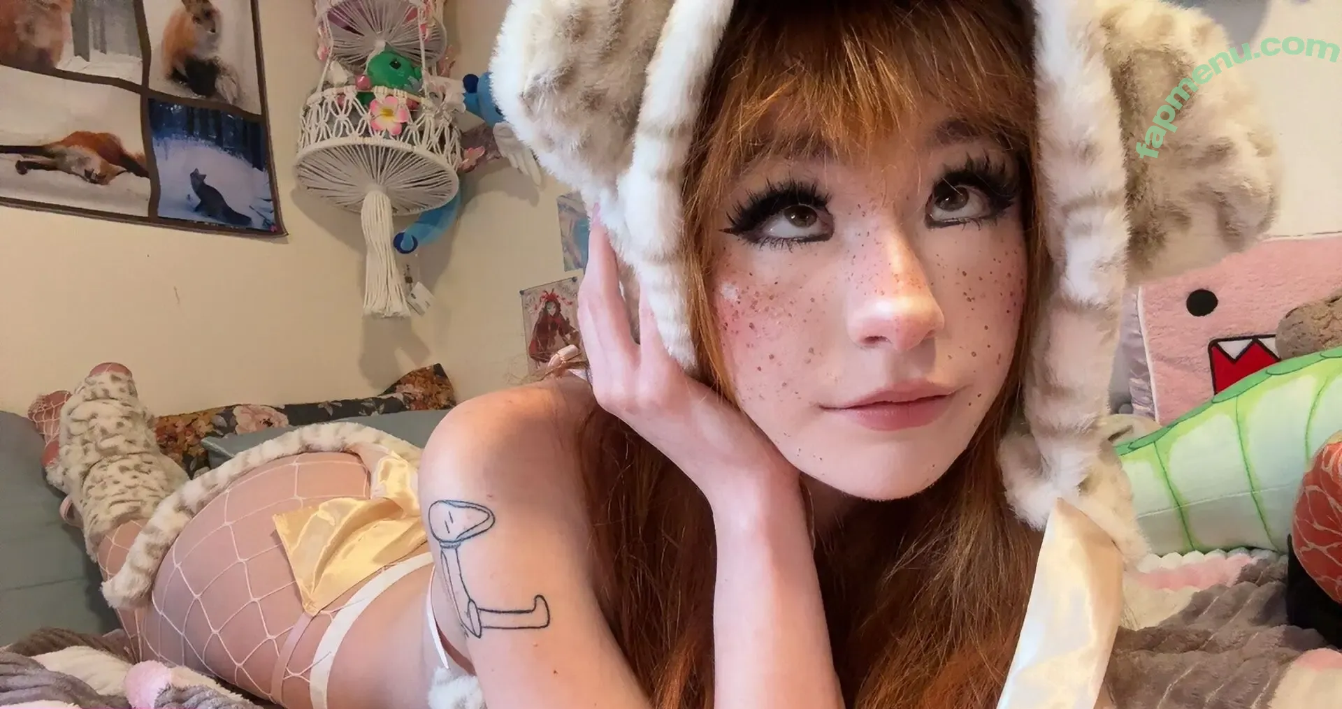 Sammynoodlesoup nude photo #0349 (thegoldengoddes / user)