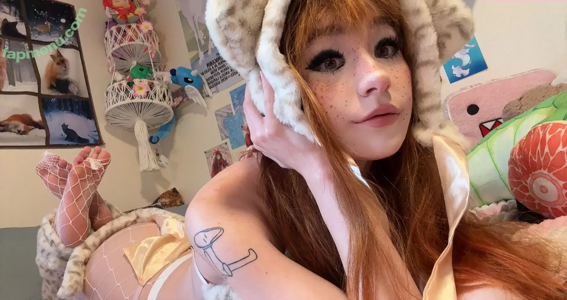 Sammynoodlesoup nude photo #0350 (thegoldengoddes / user)