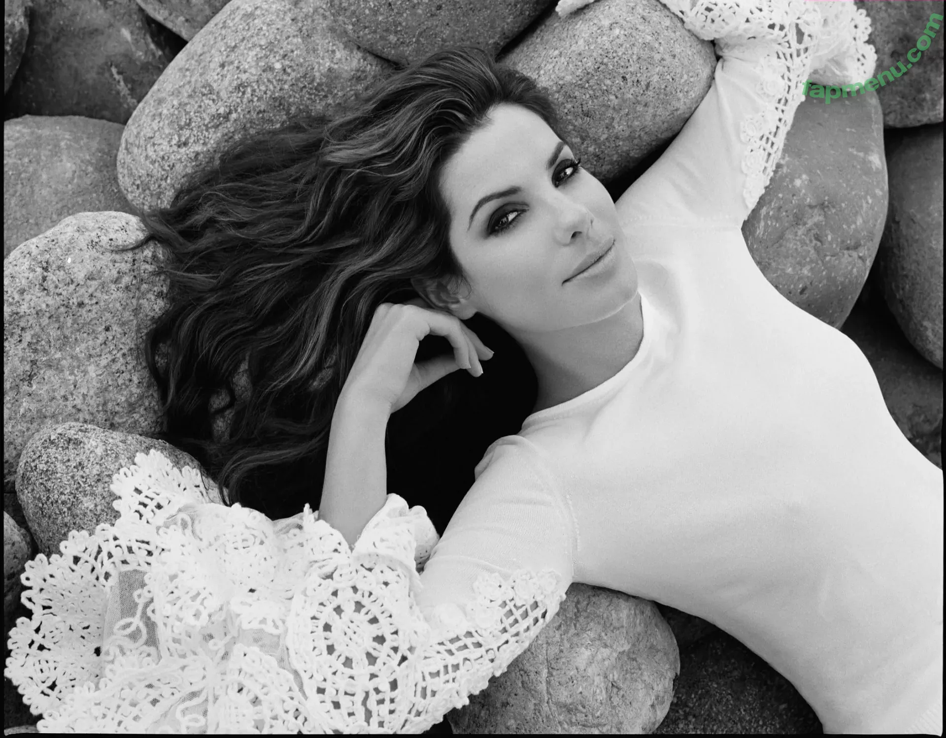 Sandra Bullock nude photo #0040 (sandra.bullock.official)