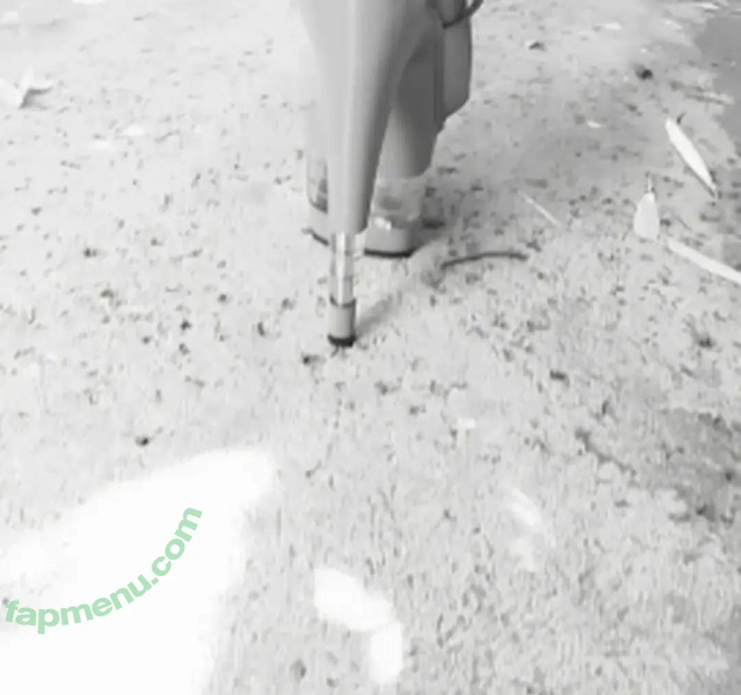 Sandra Romain nude photo #0061 (SandraRomain11 / officialsandraromain)