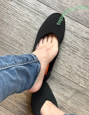 sandrasoftsoles / sandras.sole nude photo #0001