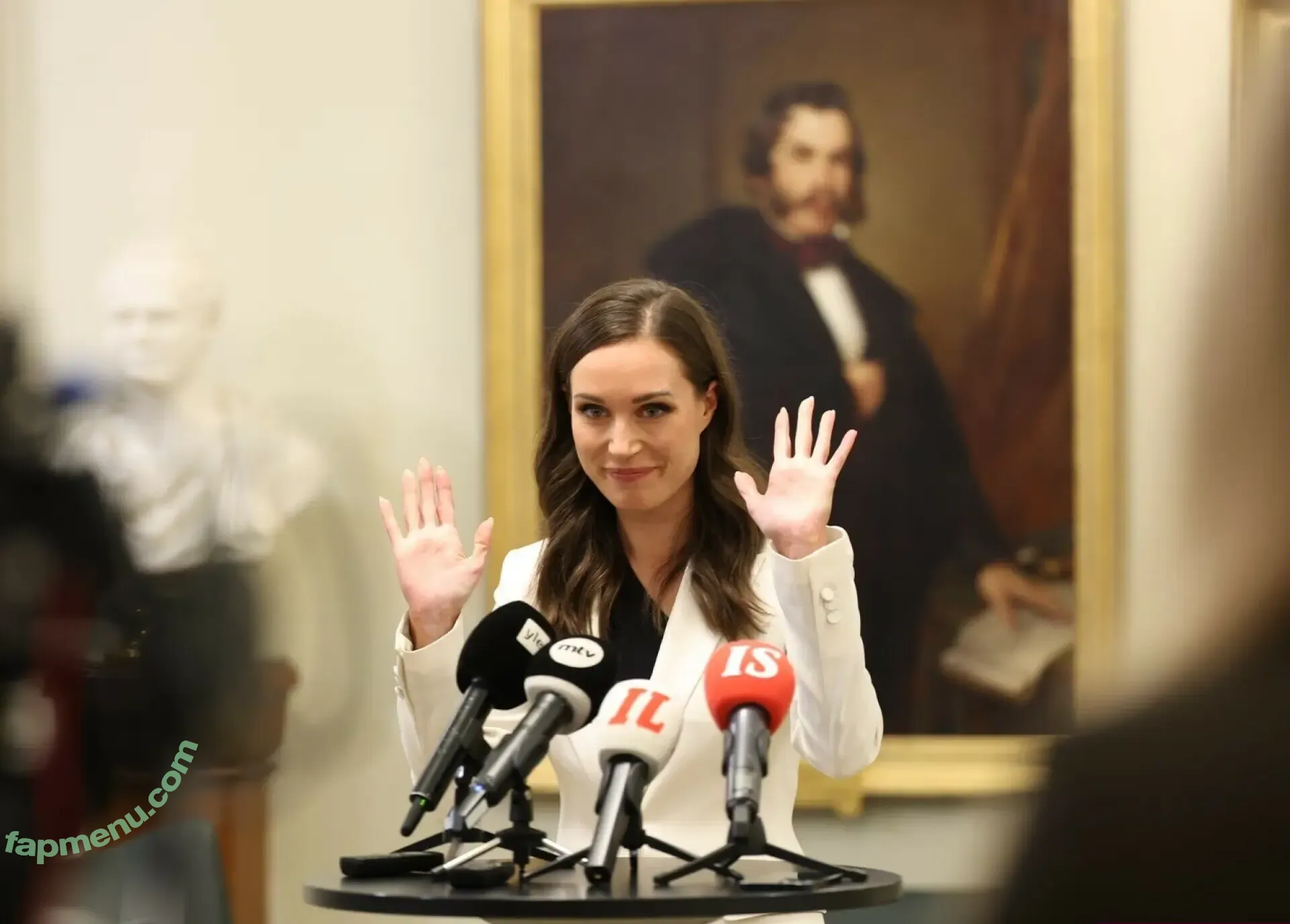 Sanna Marin nude photo #0501 (Finnish Prime Minister: / sannamarin)