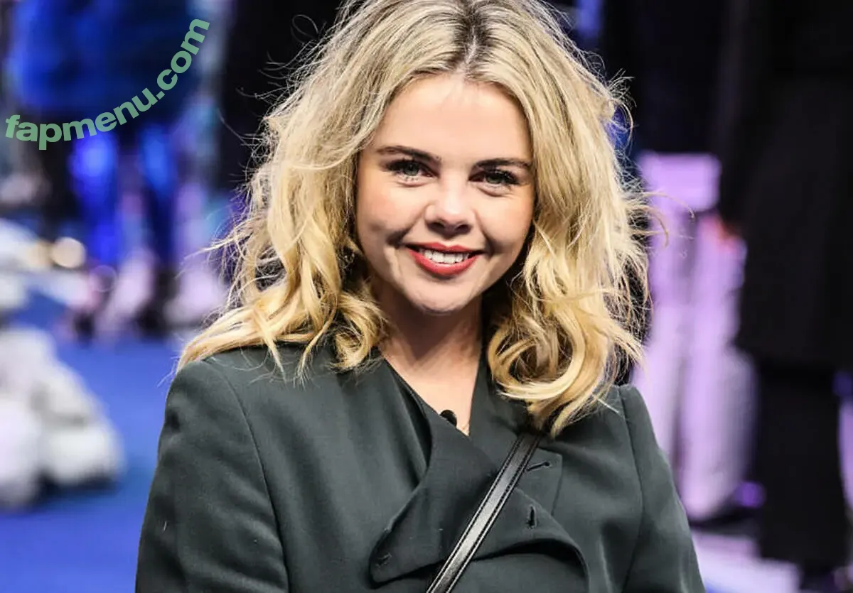 Saoirse-Monica Jackson nude photo #0146 (mowiththejudy / saoirsemonicajackson)