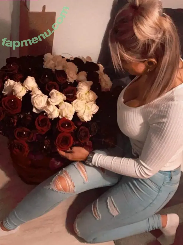 Sar.ah_93 nude photo #0008 (Sar.ah_93)
