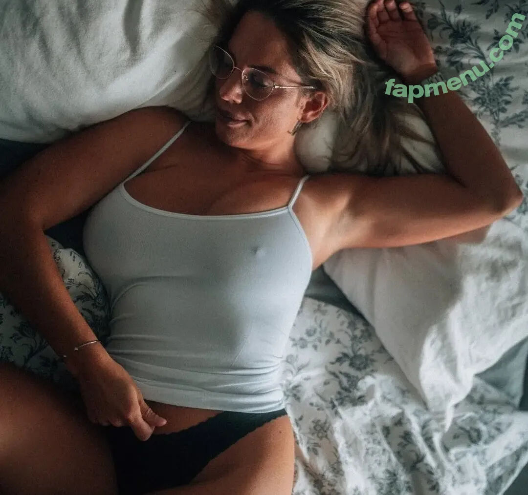 Sar.ah_93 nude photo #0009 (Sar.ah_93)