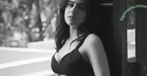 Sara Ali Khan / saraalikhan95 nude photo #0007