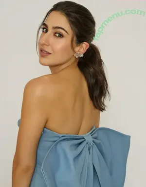 Sara Ali Khan / saraalikhan95 nude photo #0029