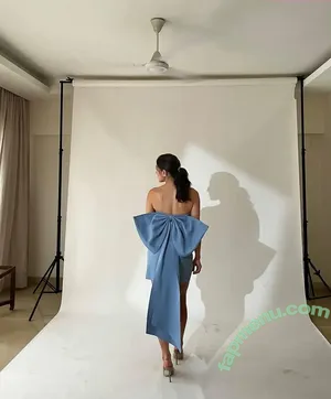 Sara Ali Khan / saraalikhan95 nude photo #0036