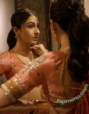 Sara Ali Khan / saraalikhan95 nude photo #0044