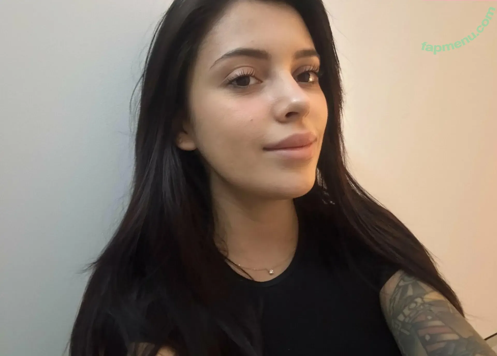 Sara Calixto nude photo #0002 (Coralinne Simp Chat / Petitemarie / saracalixto / saracalixtocr)