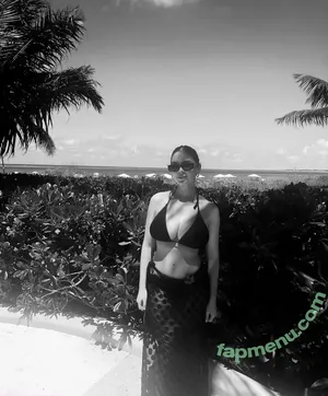 Sara Farrelll / sarafarrelll / thereal_mayafarrell nude photo #0095