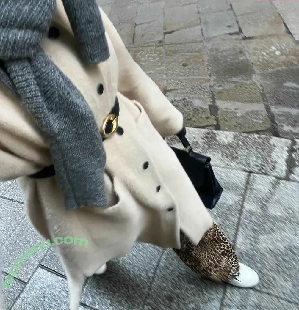 Sara Farrelll nude photo #0073 (sarafarrelll / thereal_mayafarrell)