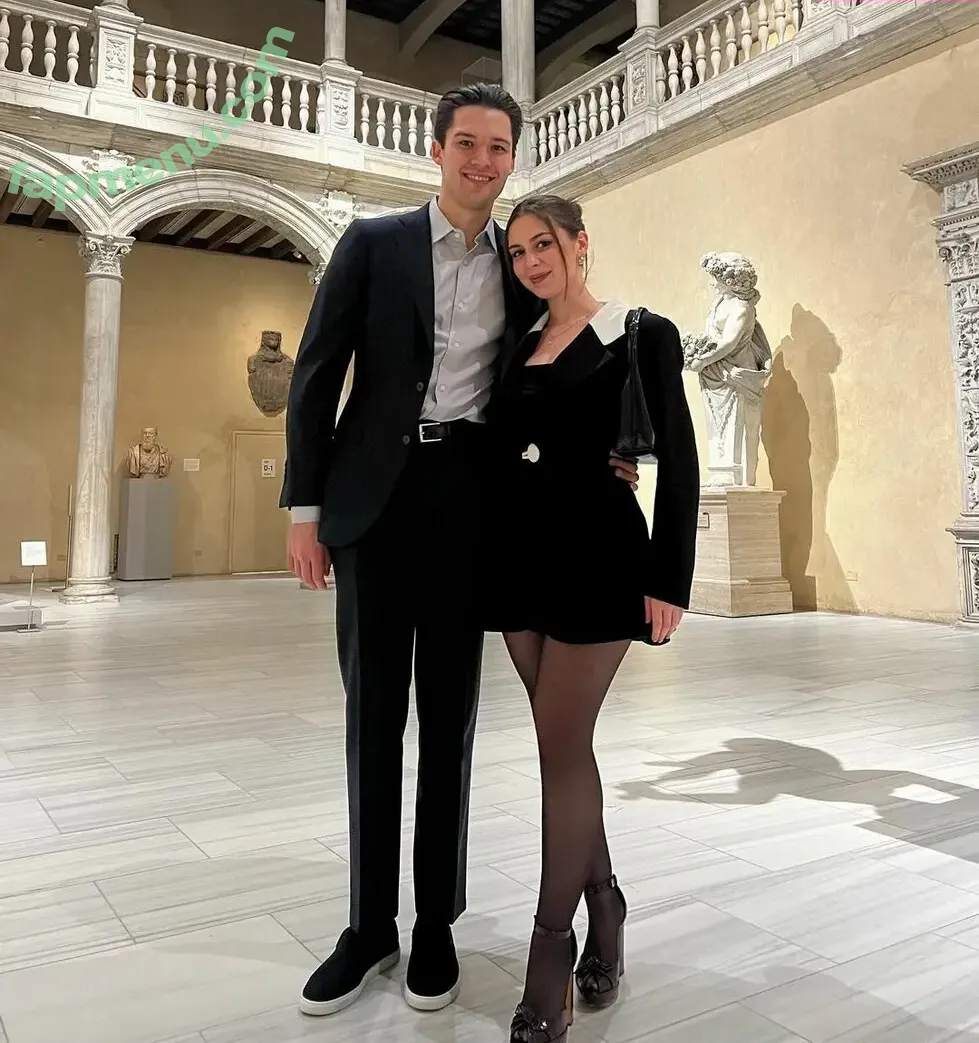 Sara Farrelll nude photo #0088 (sarafarrelll / thereal_mayafarrell)