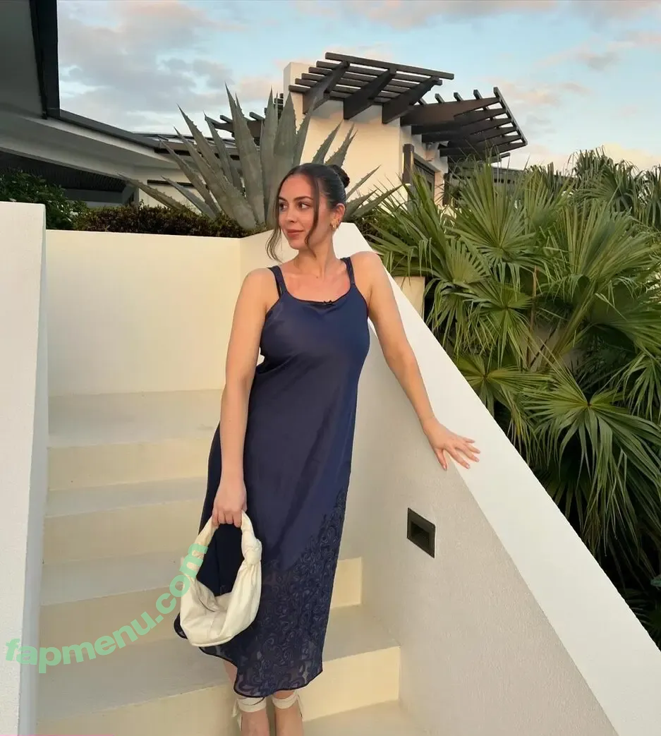 Sara Farrelll nude photo #0094 (sarafarrelll / thereal_mayafarrell)