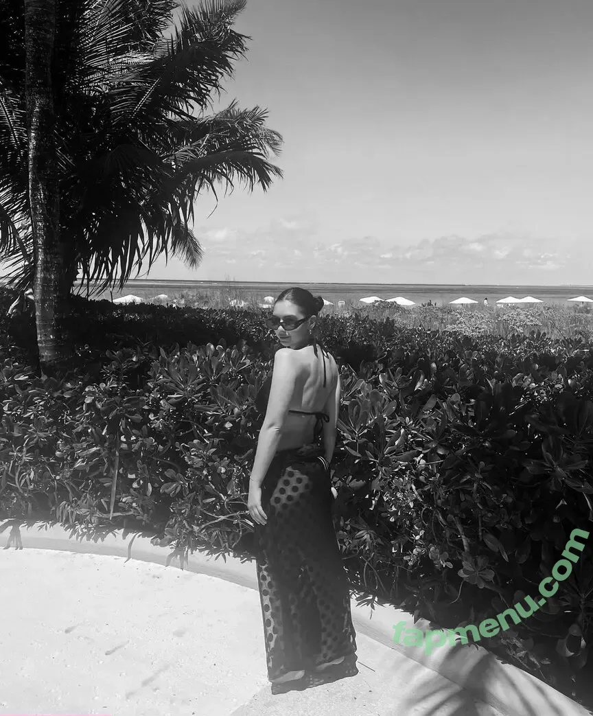 Sara Farrelll nude photo #0096 (sarafarrelll / thereal_mayafarrell)