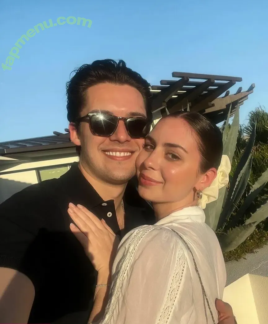 Sara Farrelll nude photo #0099 (sarafarrelll / thereal_mayafarrell)