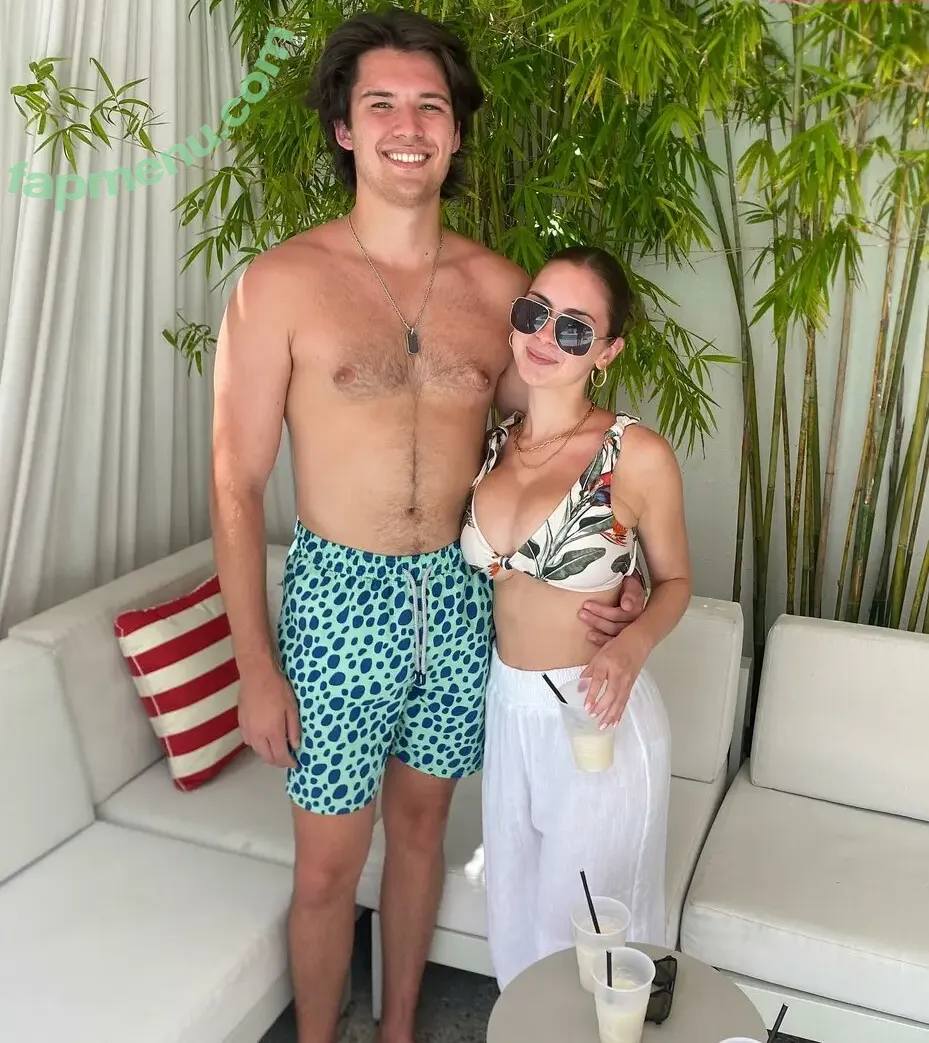 Sara Farrelll nude photo #0120 (sarafarrelll / thereal_mayafarrell)