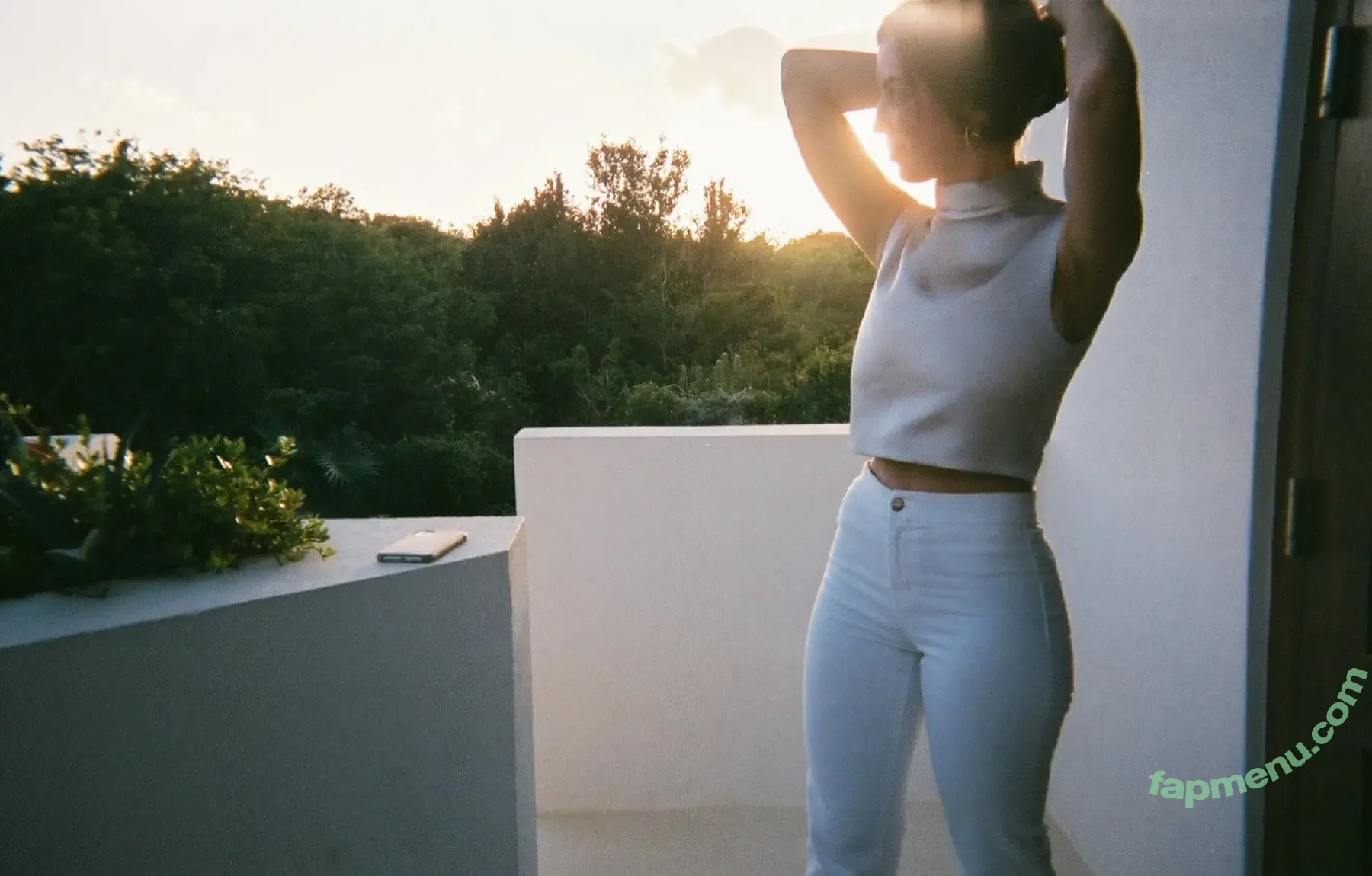 Sara Farrelll nude photo #0140 (sarafarrelll / thereal_mayafarrell)