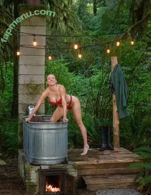 Sara Jean Underwood / saraunderwood nude photo #0063
