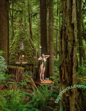 Sara Jean Underwood / saraunderwood nude photo #0073