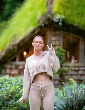 Sara Jean Underwood / saraunderwood nude photo #0089