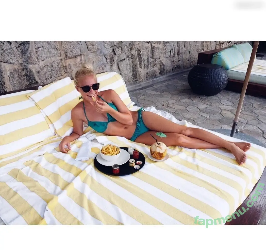 Sara Magdalena Zimmer nude photo #0002 (Sara Magdalena Zimmer)