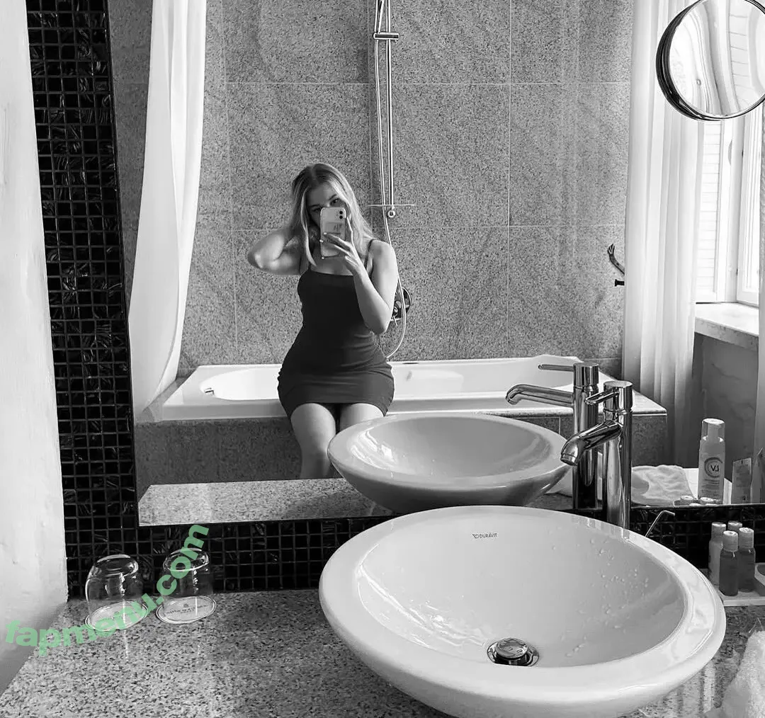 Sara Manner nude photo #0033 (sara.manner)