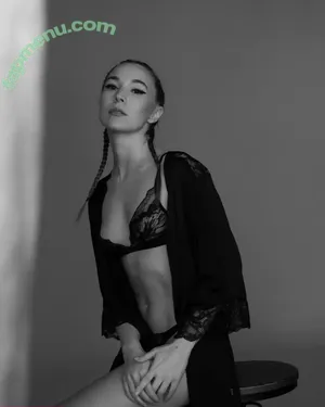  nude photo #0009