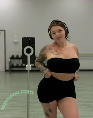 Sara Riley / BadAssMommy / badassmommyttv nude photo #0015