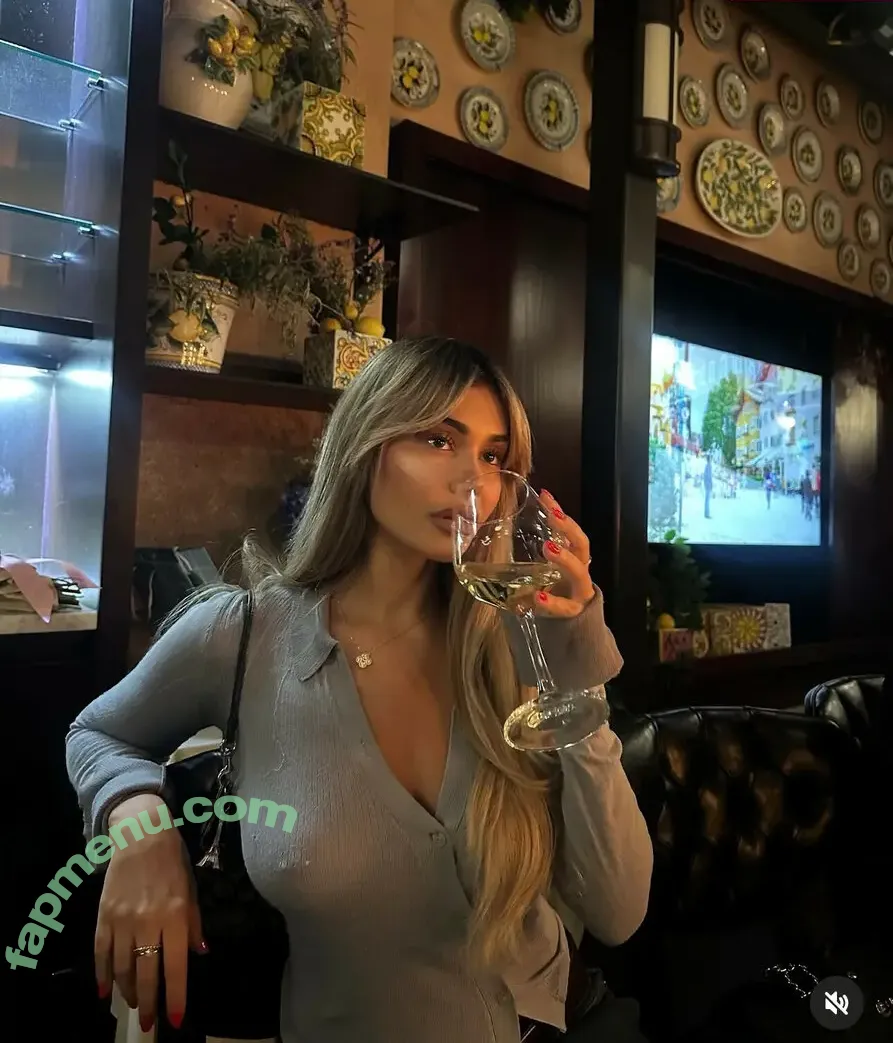 Sara Rose nude photo #0013 (itsarawhatt)