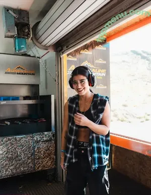 Sara Saffari / sara_saffari / sarasaffari__ nude photo #1045