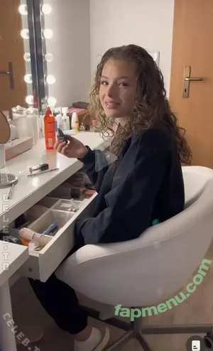 Sara.xts nude photo #0062