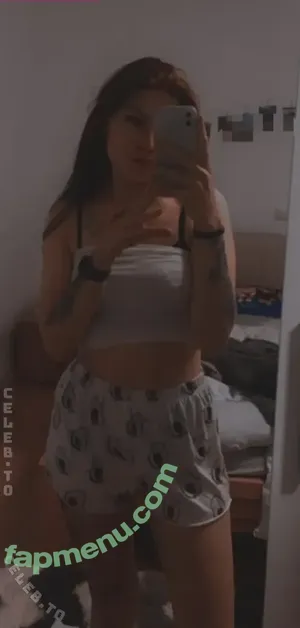 saraaah._16 / sarahyasmin16 nude photo #0045