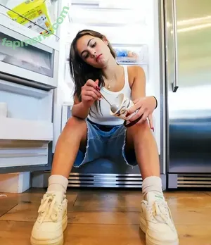 Sarabella Harris / iamsarahharris / sarabellaharriss / sexiisariii777 nude photo #1080