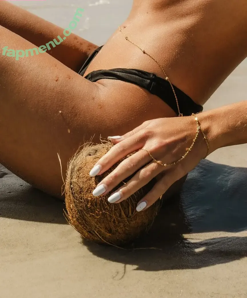 Sarah Abbott nude photo #0021 (sarah.abbott)