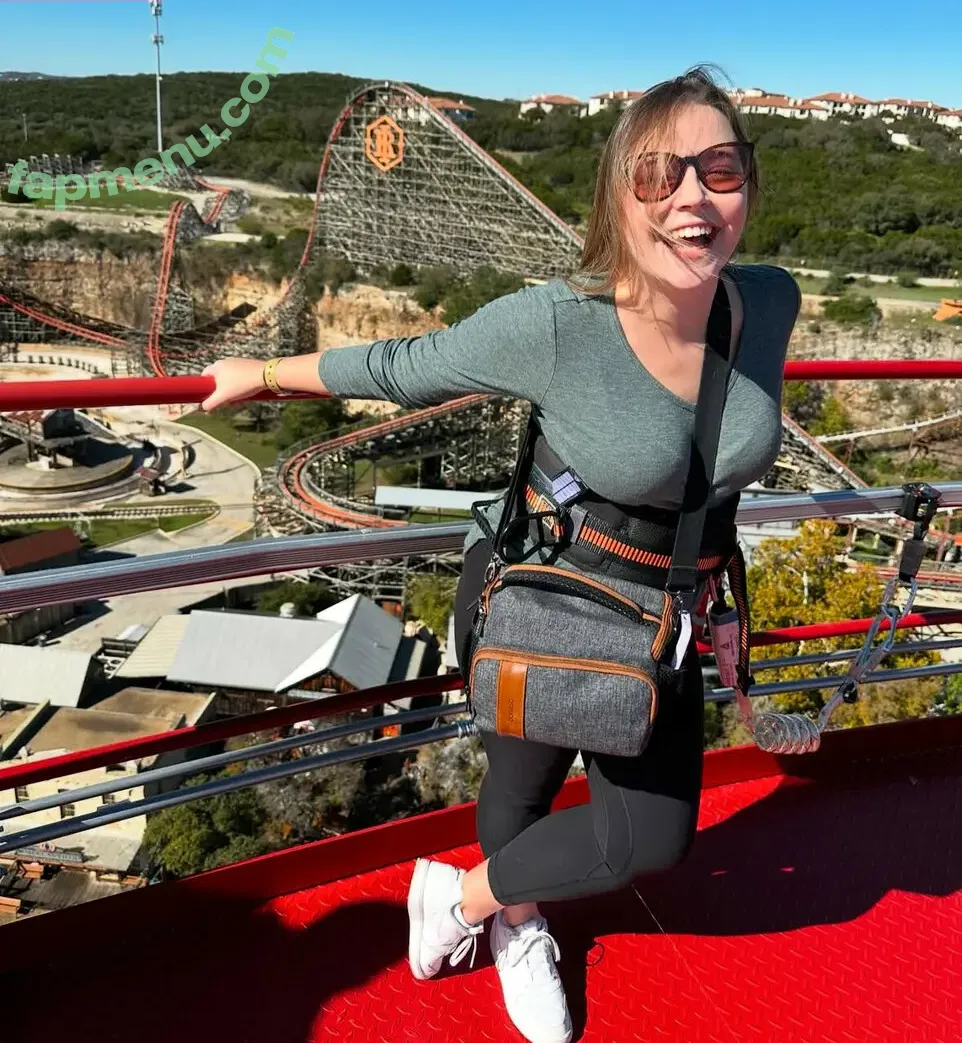 Sarah Anderson nude photo #0003 (SarahFromCS)