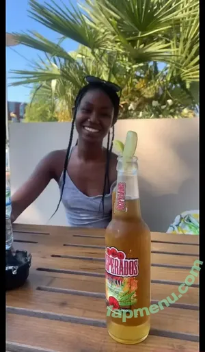 Sarah Anne Hooper / sarahannehooper nude photo #0077