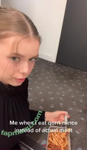 Sarah Anne Hooper / sarahannehooper nude photo #0082