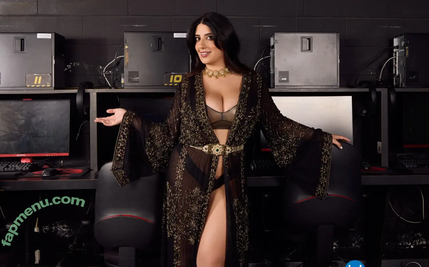 Sarah Arabic nude photo #0015 (SarahArabic / arabicslavegirl / sarah.arabic)