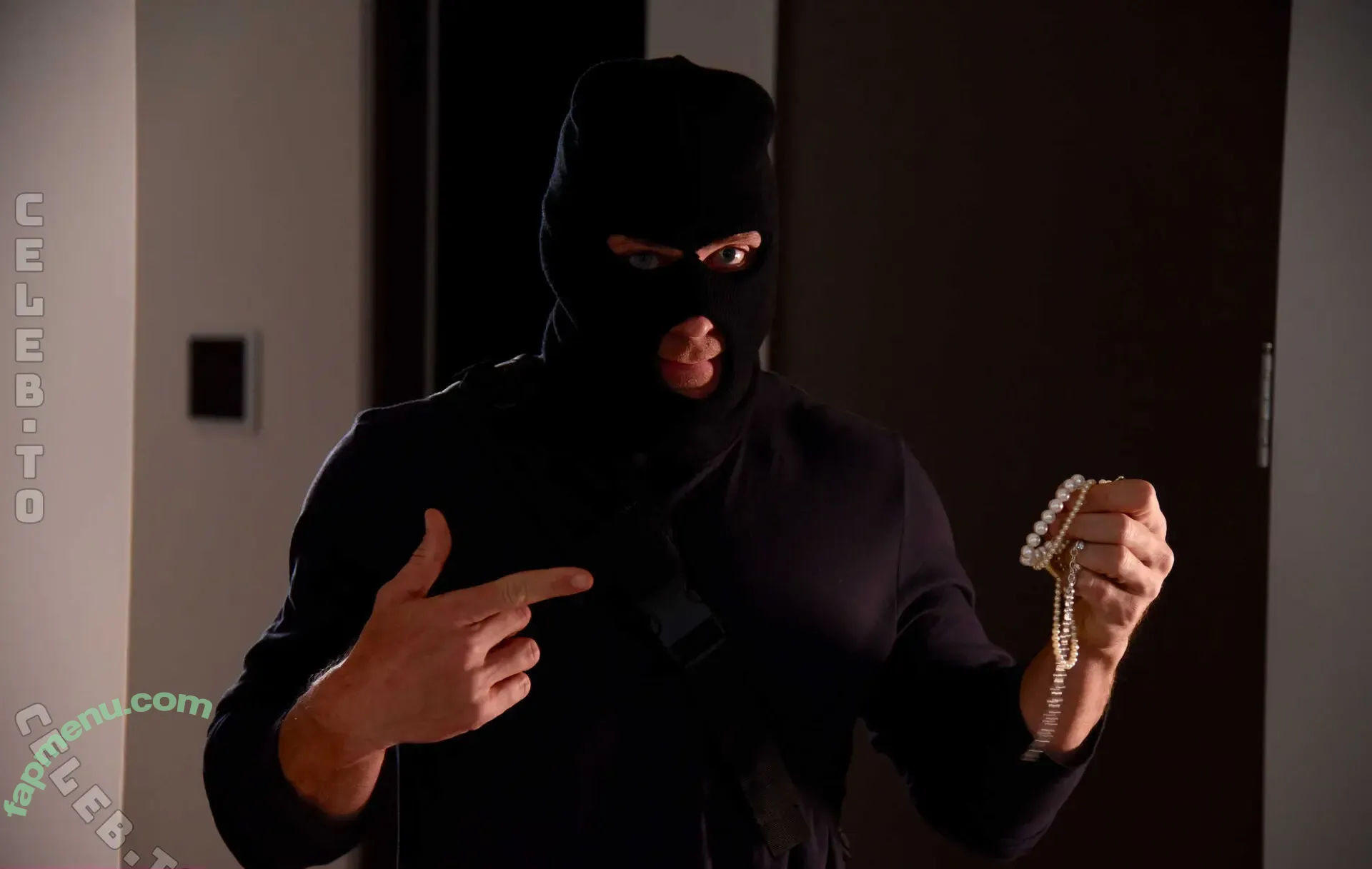 Sarah Banks nude photo #0225 (realSarahbanks / sarahbanks / thesarahbankx / thesarahbnkx)