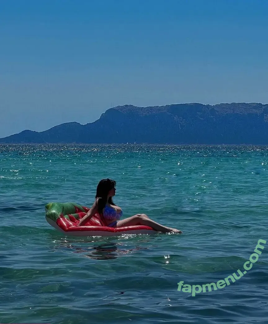 Sarahbustani nude photo #0034 (Sarah Bustani / sarahbustani69)