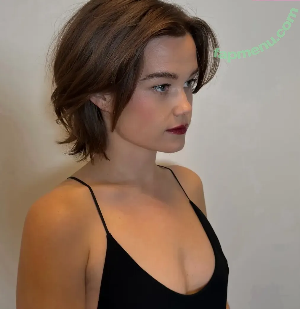 Sarah Catherine Hook nude photo #0103 (sarahcatherine.hook)