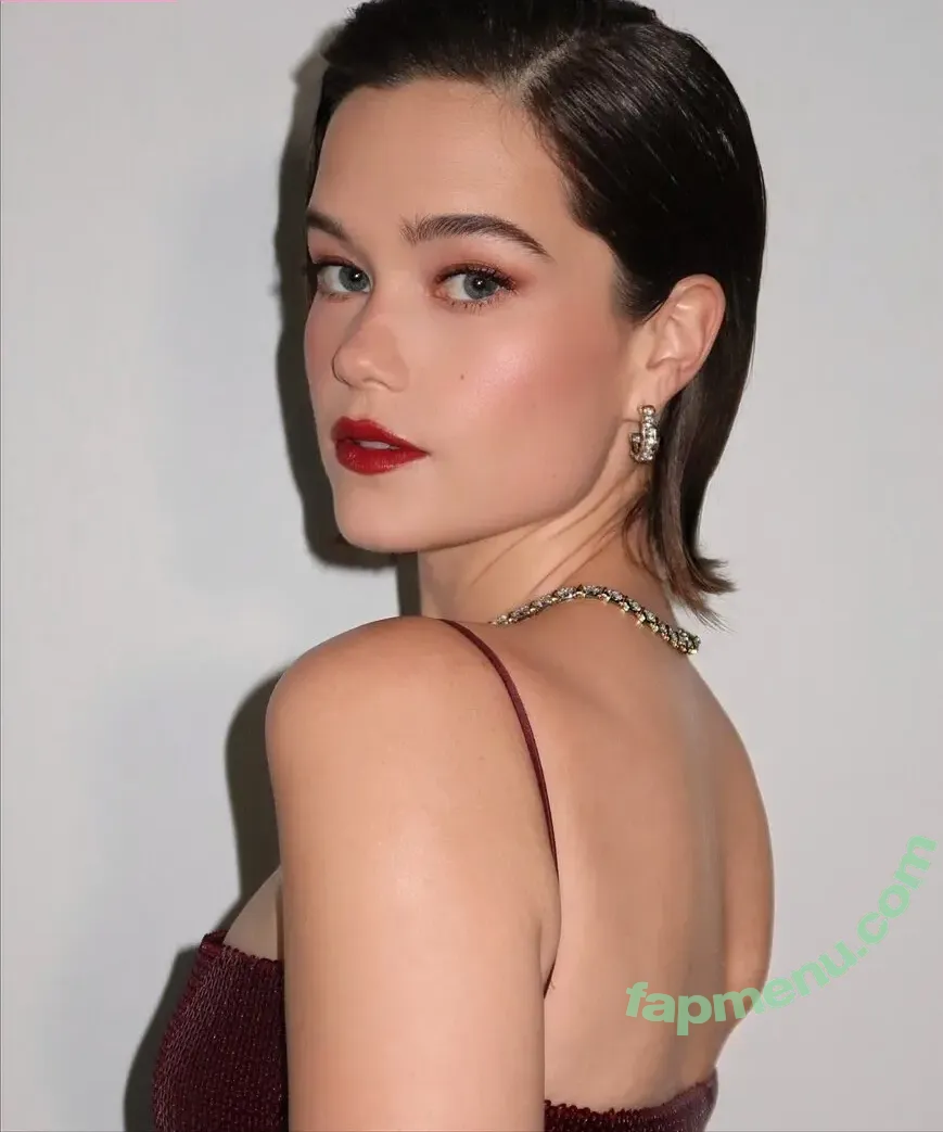 Sarah Catherine Hook nude photo #0105 (sarahcatherine.hook)