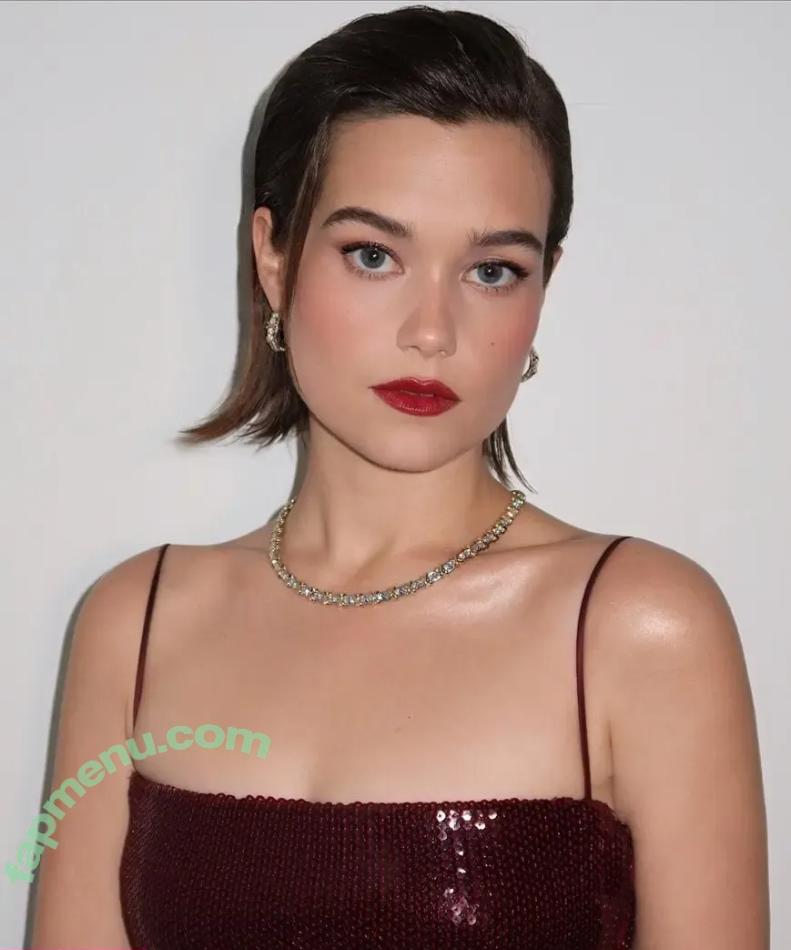 Sarah Catherine Hook nude photo #0107 (sarahcatherine.hook)