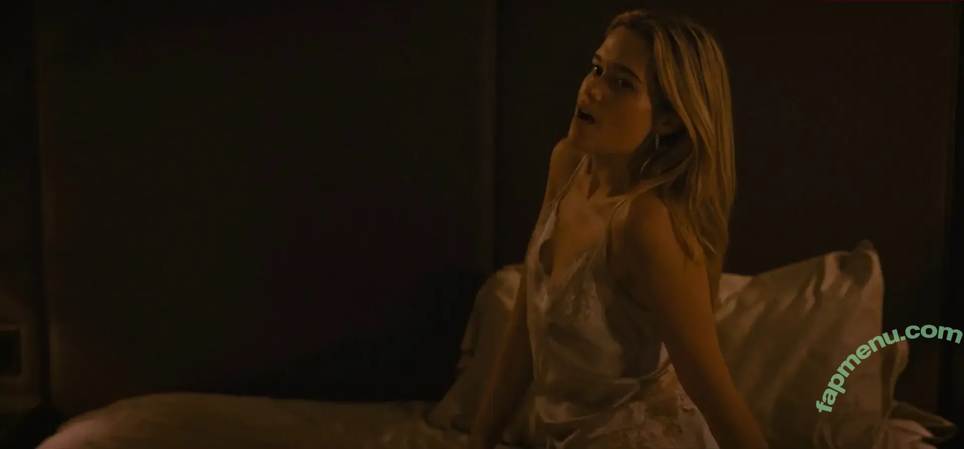 Sarah Catherine Hook nude photo #0131 (sarahcatherine.hook)