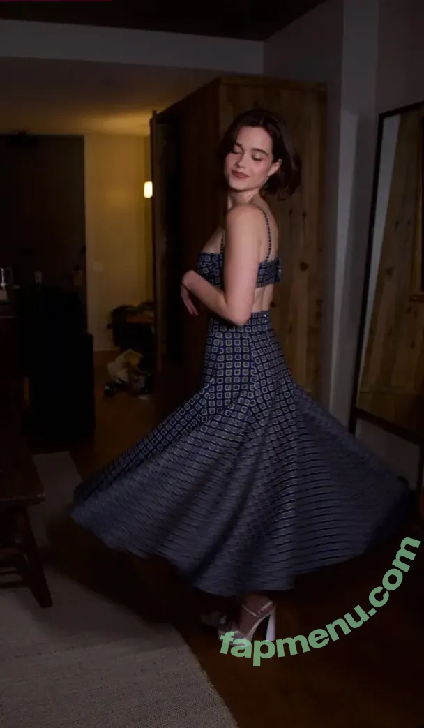 Sarah Catherine Hook nude photo #0160 (sarahcatherine.hook / schookofficial)