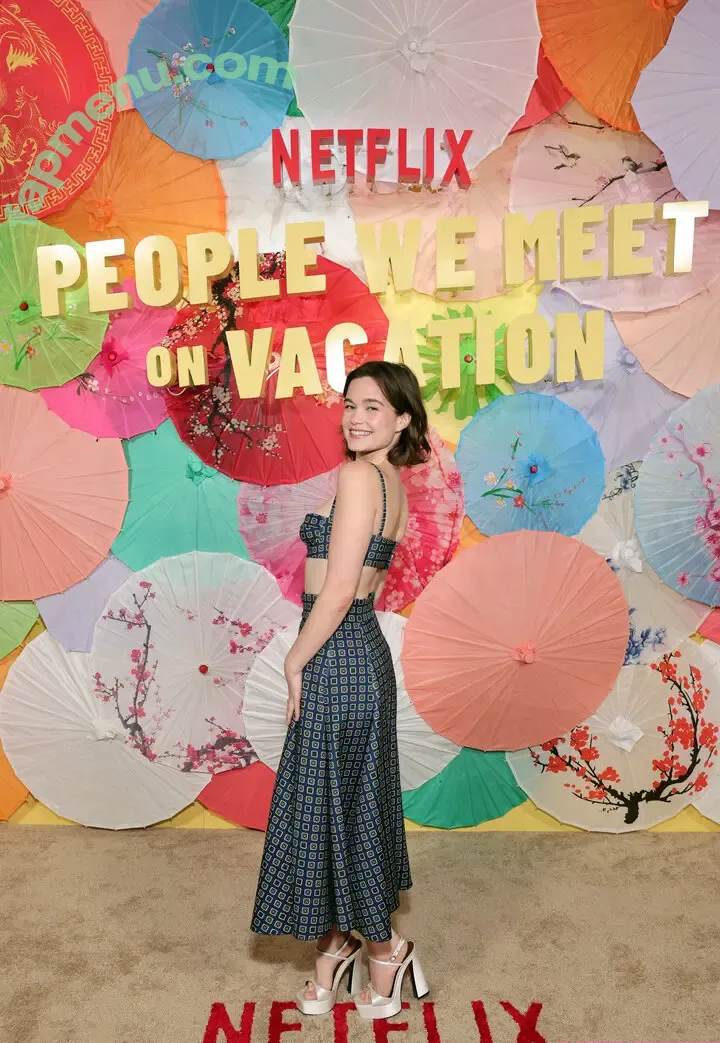 Sarah Catherine Hook nude photo #0165 (sarahcatherine.hook / schookofficial)