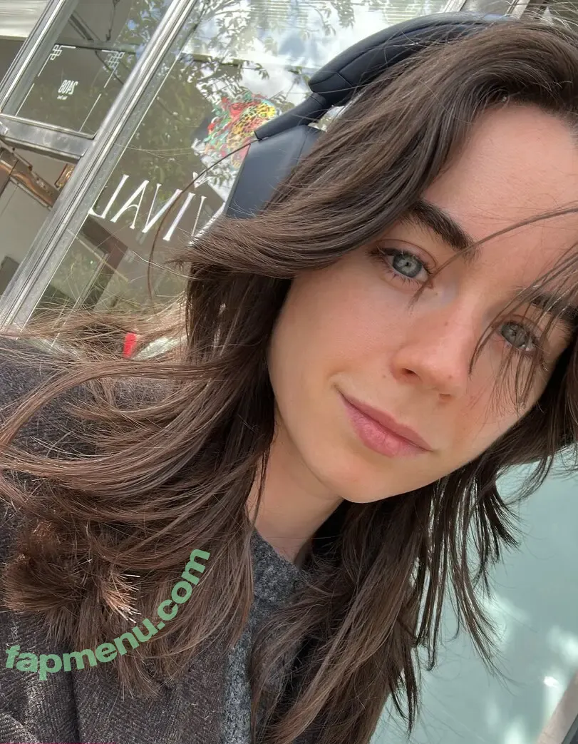 Sarah Desjardins nude photo #0077 (SarahDesjardins)