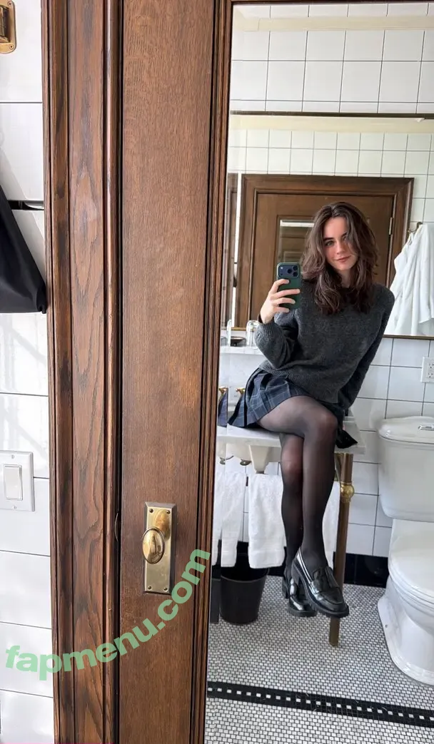 Sarah Desjardins nude photo #0079 (SarahDesjardins)